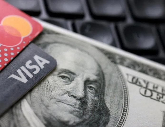 特朗普施压信用卡机构 若不降利率至10%即“违反法律”