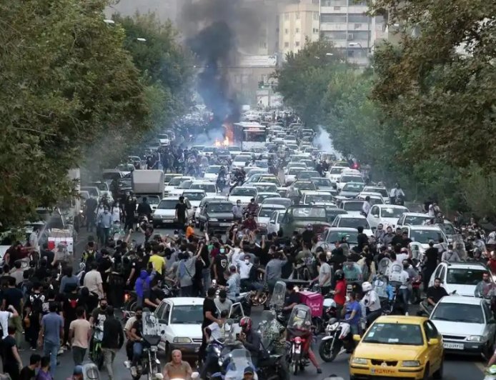 伊朗伊斯兰革命卫队：已有数百人在骚乱中丧生