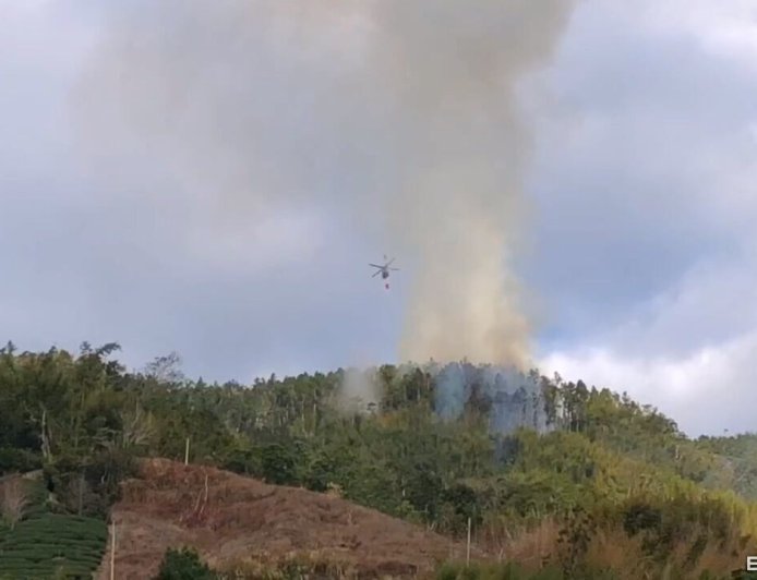 古坑石壁大飯店後方山林火警　延燒2天「毀5公頃」出動直升機滅火