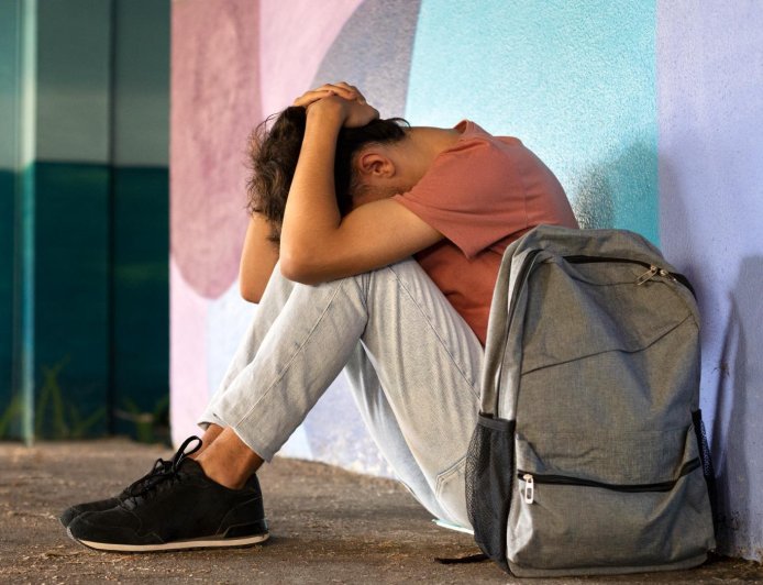 從私校墜樓看青少年心理健康》醫示警：三種校園壓力同時存在　最易壓垮青少年