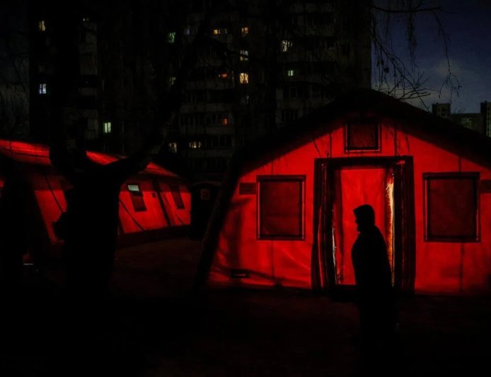 严寒冬季 俄军密集空袭致基辅逾千公寓无供暖