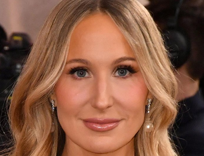 The Brutal Golden Globes Jokes Nikki Glaser Was Forced To Cut