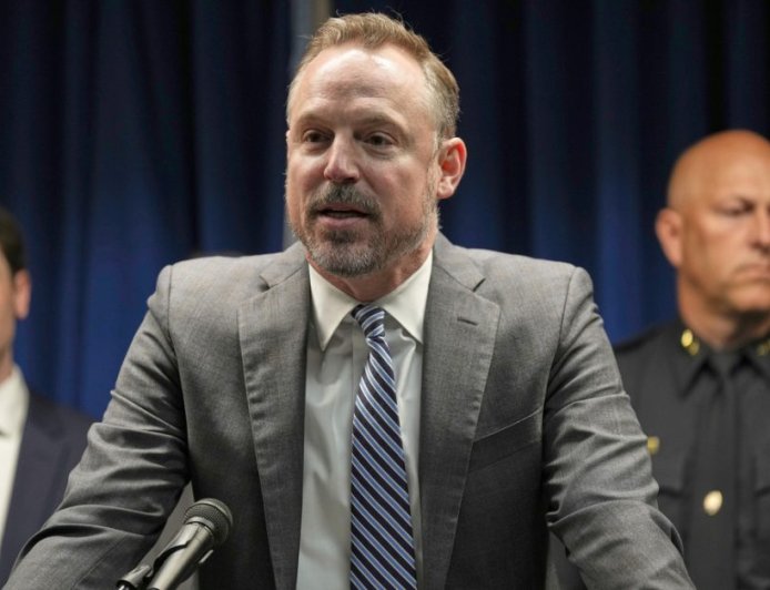 Thompson, colleague resignations cast scrutiny on Justice Department’s probe into Renee Good’s death