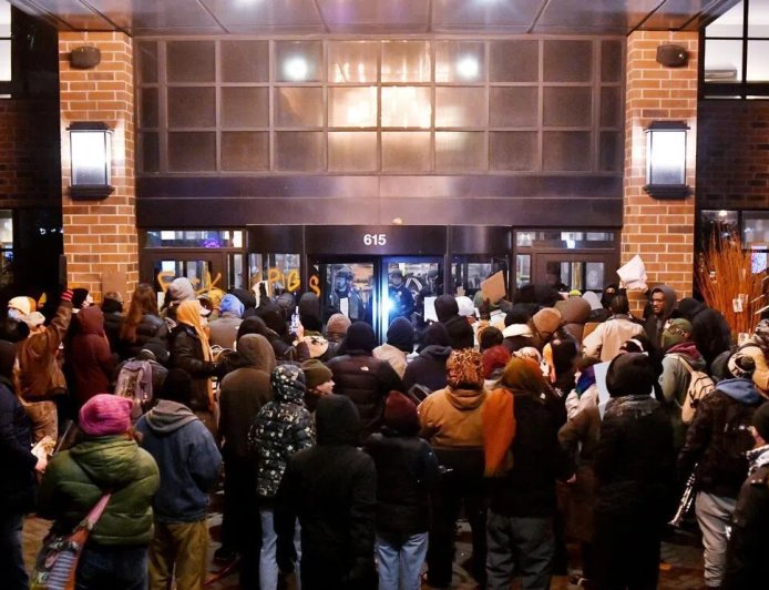 民调：46%民众支持废除美国移民与海关执法局