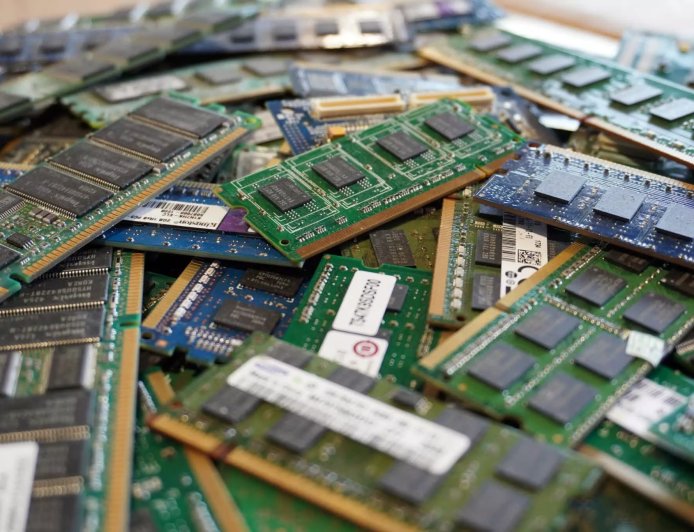 英特尔称笔记本电脑厂商拥有约一年内存库存 有望平稳度过内存供应紧缩期