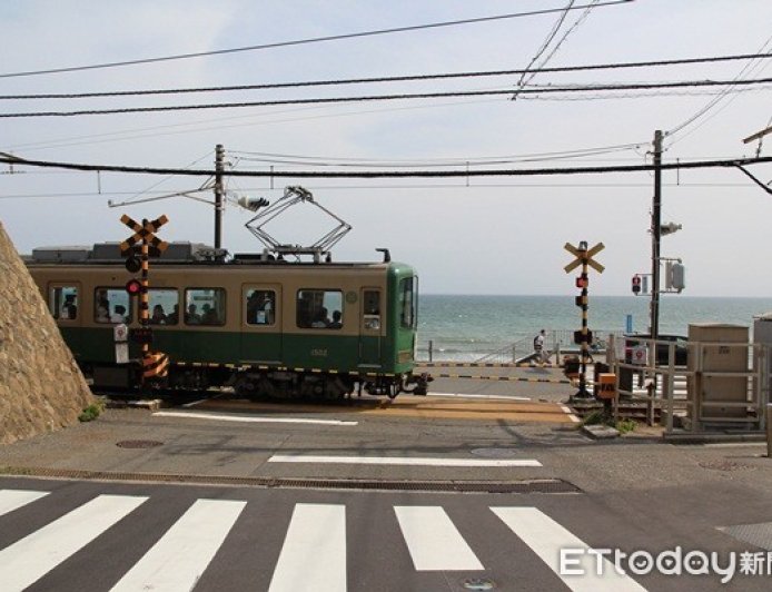 《灌籃高手》平交道導入高科技AI　鎌倉靠「AI大神＋超萌圖示」解救觀光公害