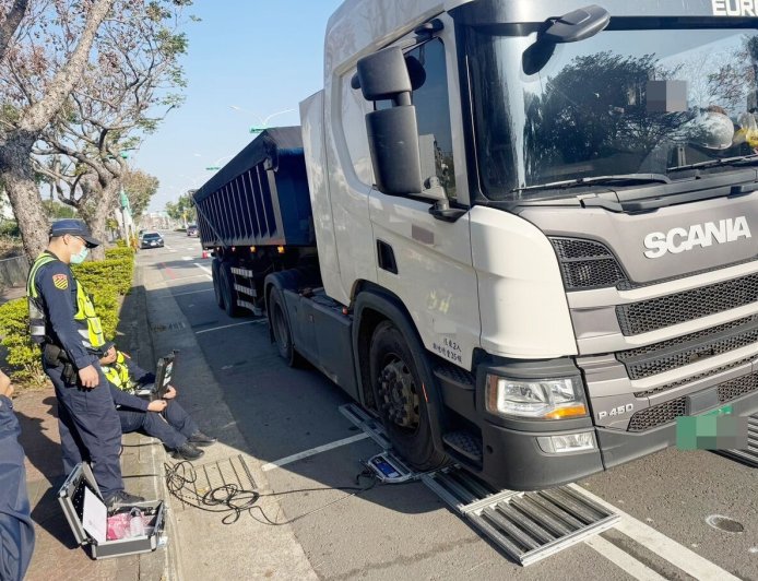 瀝青車超誇張「超載近20公噸」　桃園警出手了！最高可罰5萬