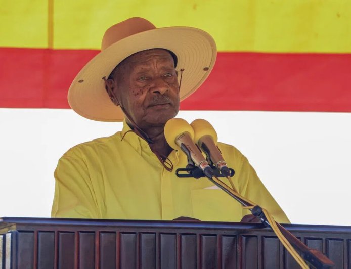 乌干达总统赢得第七个任期 恢复部分互联网服务