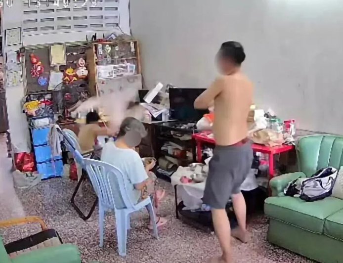 马国小兄弟遭鞭打 涉案舅舅被捕