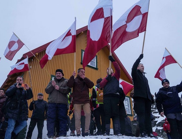 NBA heckler yells 'Leave Greenland alone' during US national anthem at London game