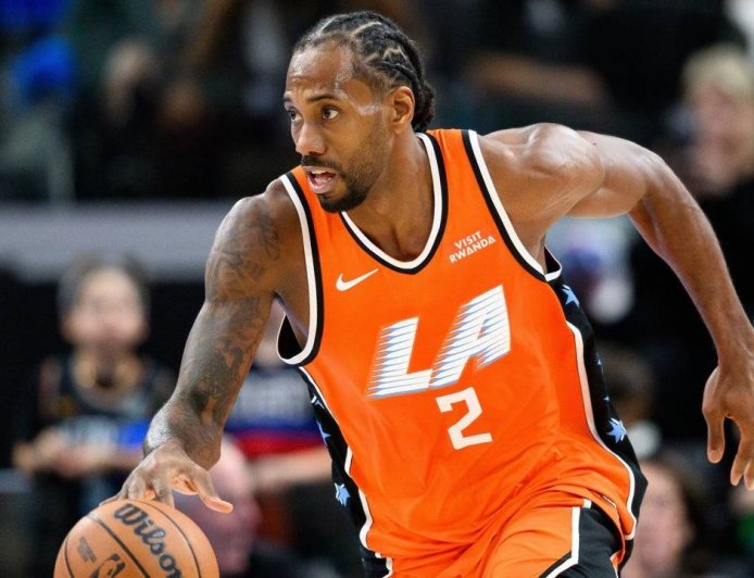 Report: Clippers’ Kawhi Leonard leaving road trip due to knee injury