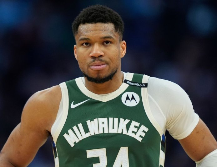 Report: Teams holding trade talks in hopes of Giannis becoming available