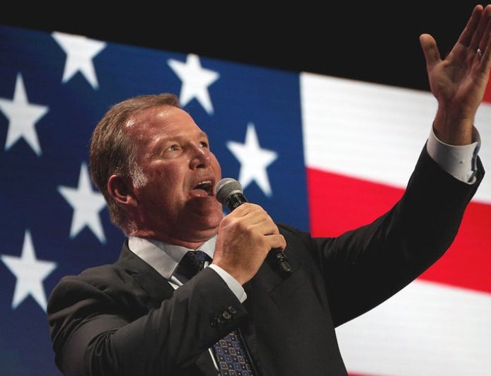 Bears' national anthem singer sends NFL fans into frenzy with performance before playoff game