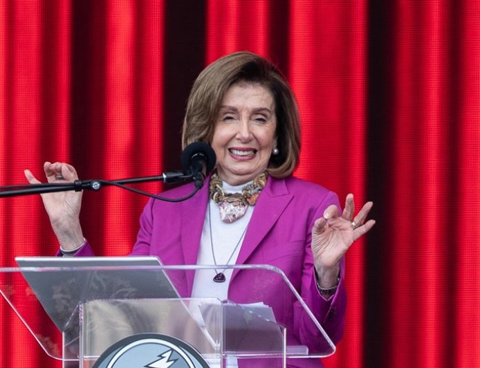 Nancy Pelosi faces social media backlash over behavior at Bob Weir tribute event