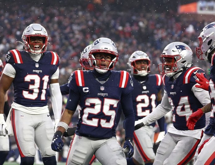 Patriots return to AFC Championship after forcing 5 Texans turnovers in heavy wintry mix