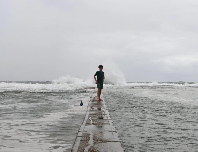 澳洲东部沿海暴雨引发洪灾 悉尼地区居民紧急疏散