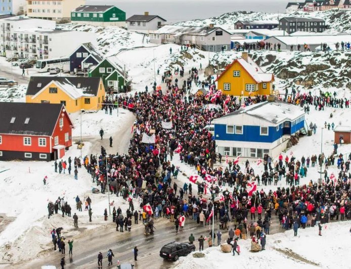 不满欧洲八国支持格陵兰岛 特朗普宣布加征关税胁迫