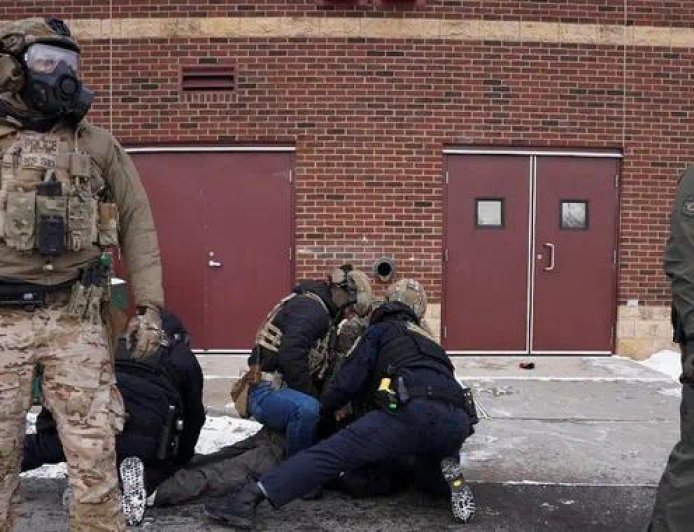 打不了伊朗还打不了你吗？特朗普集结第11空降师剑指明尼苏达州