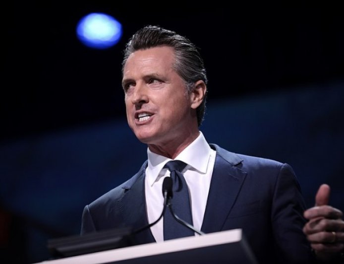 加州州长喊话欧洲各国：传统的外交手段对这位总统行不通 拿出点骨气来