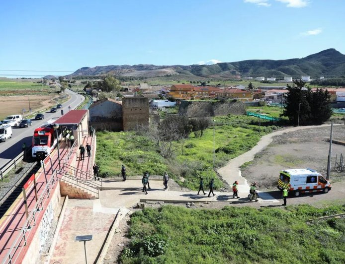 一周内第四起铁路事故 西班牙火车撞上起重机