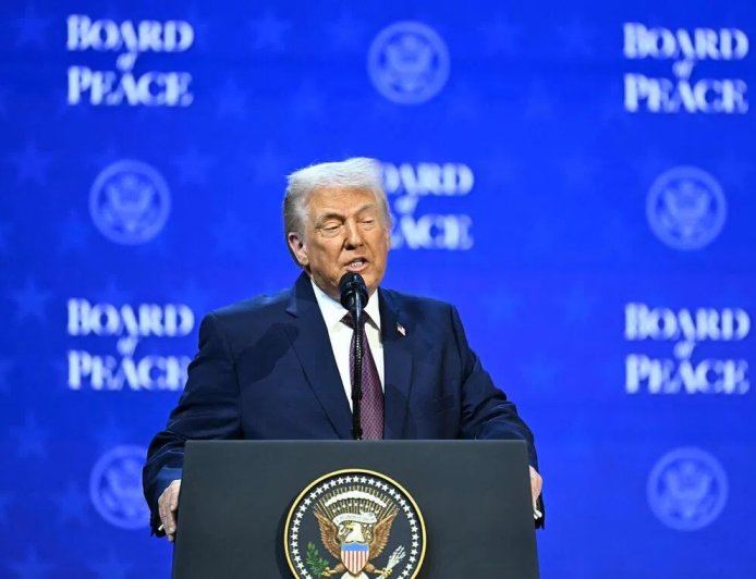 特朗普在达沃斯签署“和平委员会”章程