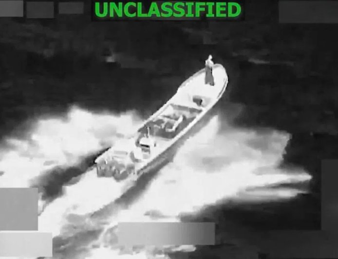 美军在东太平洋袭击一艘“贩毒船” 致两人死亡