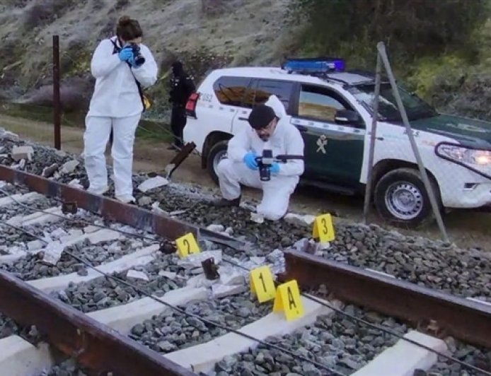 西班牙高铁事故调查报告公布：列车脱轨前车轨已断裂