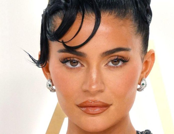 Kylie Jenner Faces Heat After Promoting Viral ‘Cutting Jelly’ Weight Product