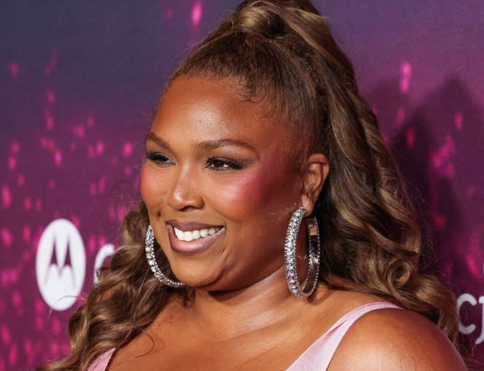 Lizzo Begs 'Blogs' To 'Take Down' Pics Of Her From A Red Carpet Event After Flaunting Her Massive Weight Loss