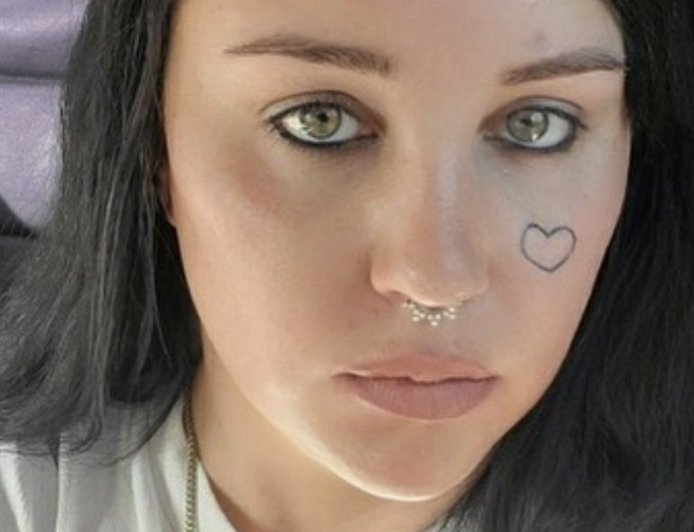 Amanda Bynes Debuts New Eyebrow Color Which Immediately Turned Heads