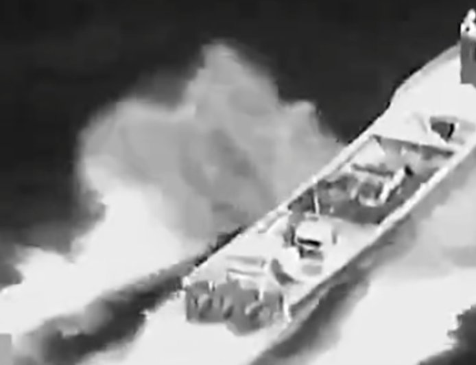 美军称在东太平洋打击一艘“贩毒船” 致2人死亡