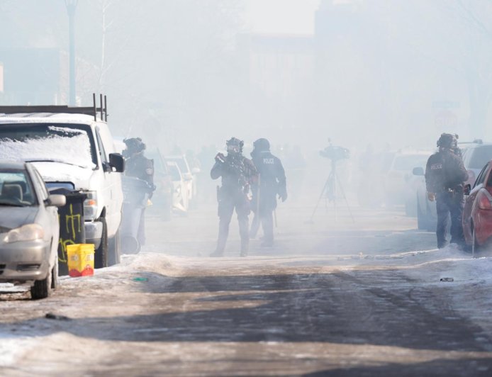 Videos show federal agents killing Minneapolis man