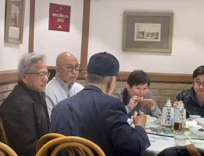 黄仁勋2026年首度来华 逛菜市场后聚会品“绍兴黄酒”