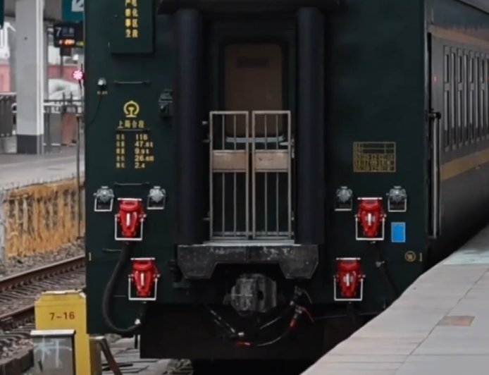 最后一班普速列车发出 百年广州站告别绿皮车 全面迈入高铁时代