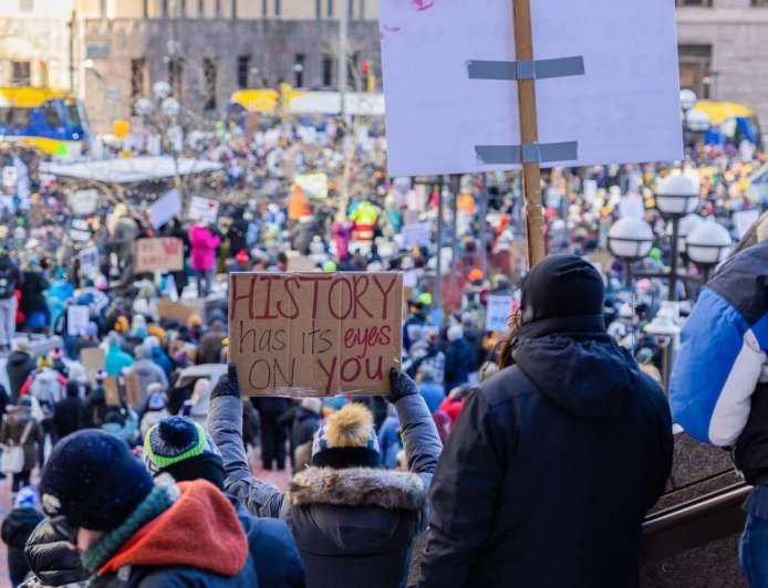 彻查致命移民执法呼声高涨 美法官下令不得销毁证据