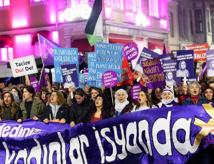 土耳其垃圾桶惊现无头女尸 妇女权益组织抗议暴行