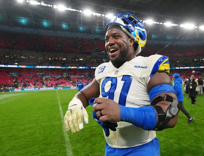 Rams stud DL exits early vs. Seahawks due to cramps