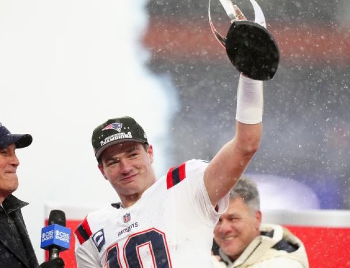 How Drake Maye called his own number to seal the Patriots' AFC championship win vs. Broncos