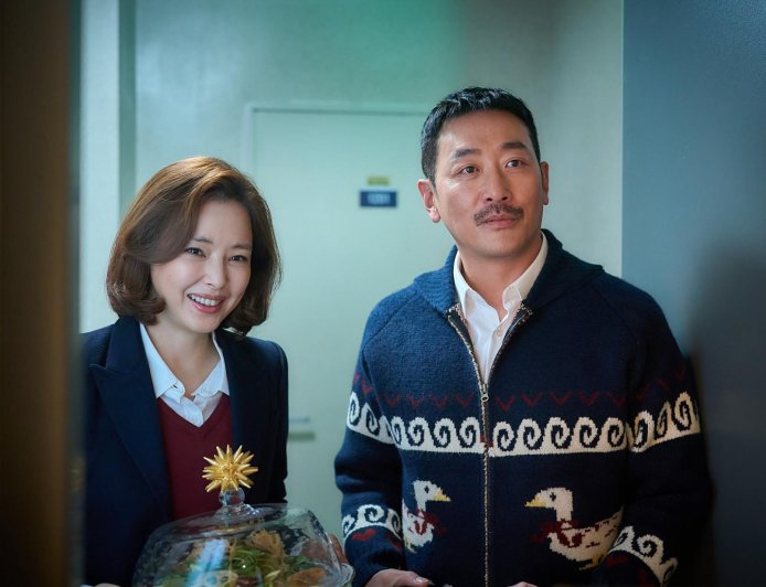 電影《四人行，不行》李荷妮懷孕拍雙人瑜伽驚傳摔傷　河正宇自責發聲