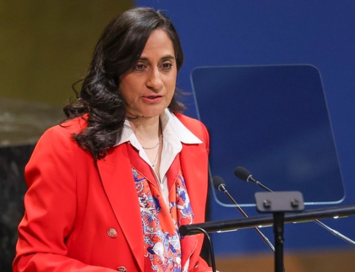 加拿大外长：加方将派北极巡逻舰前往格陵兰岛