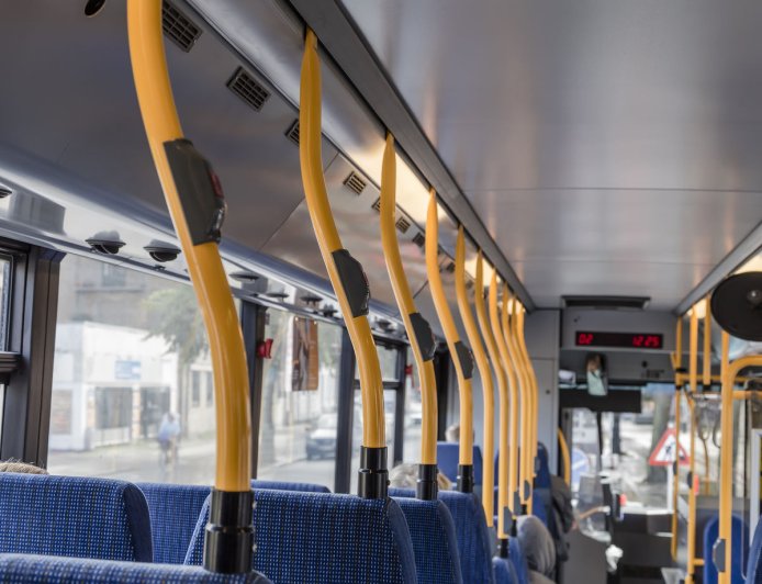 搭車刷卡沒聽到嗶嗶聲　嘉義婦伸頭查看遭車門夾住18秒