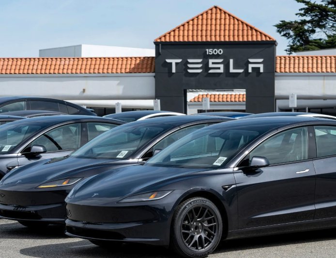 特斯拉缩减车型阵容且战略转向人工智能 年度营收首次出现下滑