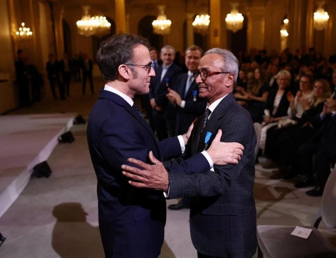 巴黎最后报贩获法国国家功绩勋章