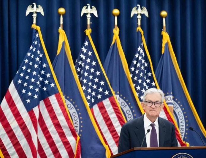 美联储维持利率不变 二理事投反对票