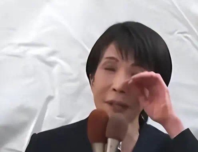 高市早苗在街头哭出声：为了当上首相，我花了30年的时间