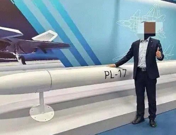 霹雳-17曝光：400公里远程“王者”诞生，美军5代机都要躲着走？