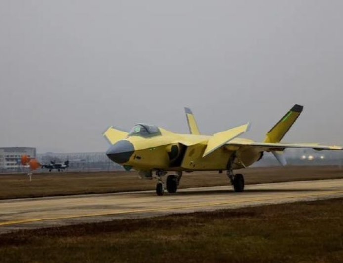 六代机都没用？美媒：F-22是2026年最好的战斗机，比歼-20强太多