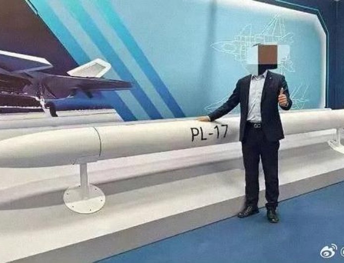 真·飞行电线杆！霹雳-17全尺寸模型曝光，射程直接拉到500公里？