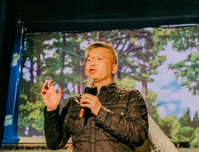 對決柯建銘》吳思瑤上周才說有志之士願意服務黨團　蔡其昌今登記選民進黨團總召