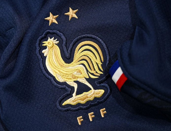 🥐☕️ FC Breakfast: new leak on the green kit 🇫🇷, Burnley put on a show 🎬